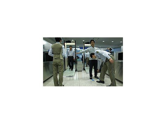 Aeropuertos, estaciones de trenes, embajadas y hoteles están afectados por la advertencia