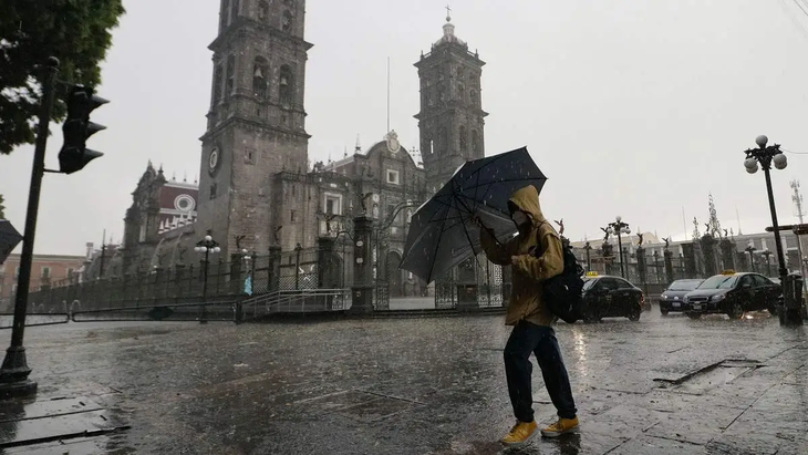El Edomex enfrenta probabilidad de chubascos de 25 a 50 mm en 24 horas con descargas eléctricas y granizo; la CDMX registrará intervalos de lluvia de 5 a 25 mm. El Edomex enfrenta probabilidad de chubascos de 25 a 50 mm en 24 horas con descargas eléctricas y granizo; la CDMX registrará intervalos de lluvia de 5 a 25 mm.
