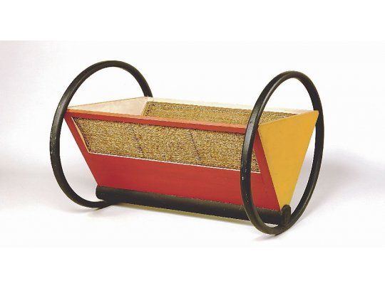 bauhaus. Pete Keler, cuna de madera (1922), una de las muchas creaciones de la escuela fundada por Walter Gropius hace un siglo y que pueden apreciarse en el Museo de Arte Decorativo.