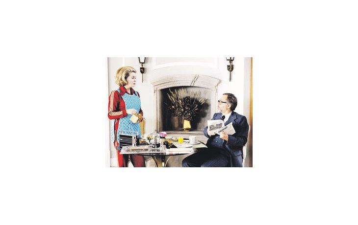 «Mujeres al poder» es una graciosa versión de «Potiche» (el vodevil con el que se despidió de las tablas Mirtha Legrand), con el bienvenido regreso a la comedia de Catherine Deneuve.