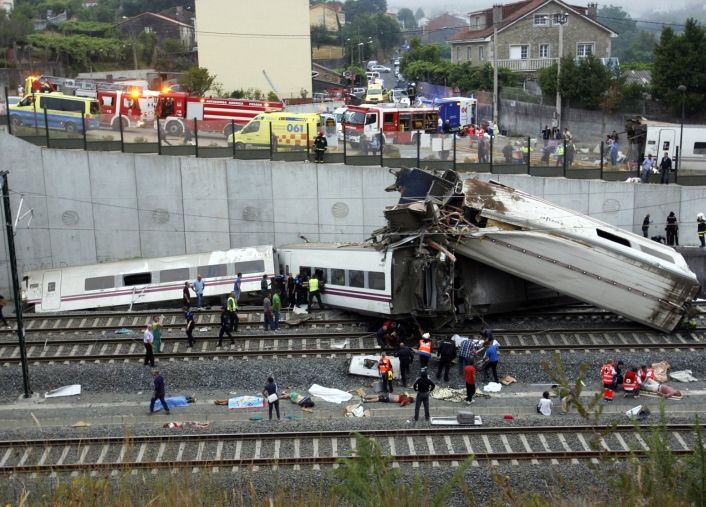 Descarriló tren en España: al menos 69 muertos y más de 140 heridos (foto 1)