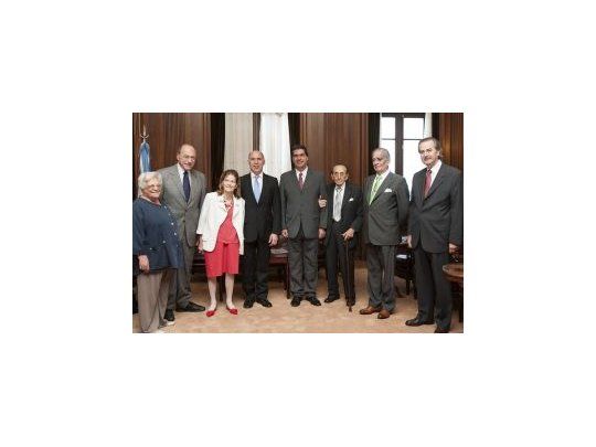 Jorge Capitanich junto a los miembros de la Corte Suprema.