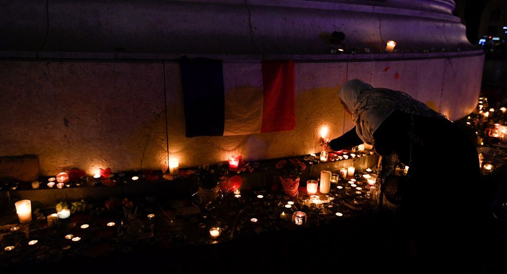 A un año de los atentados de París, Francia homenajeó a las víctimas  (foto 1)
