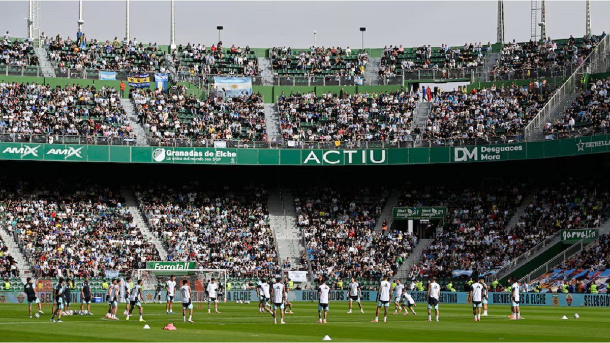 La Selección Argentina es furor en España y rompe récords: más de 20.000 personas asistieron al entrenamiento