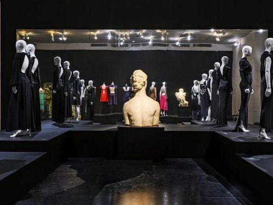 La exhibición se compone de más de cien diseños.&nbsp;