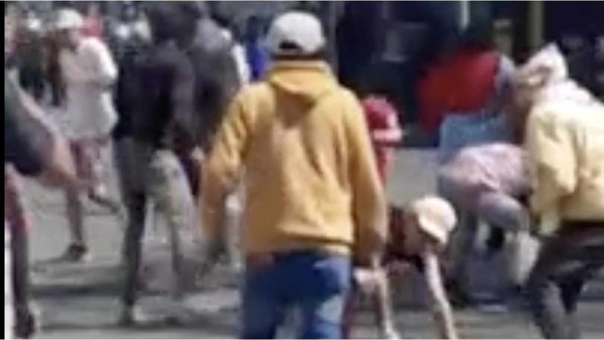Violence in the Andes: a grenade, clashes between barrabravas and 26 detainees
