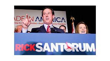 El candidato ultraconservador Rick Santorum reactivó la carrera para la candidatura republicana a la Casa Blanca.