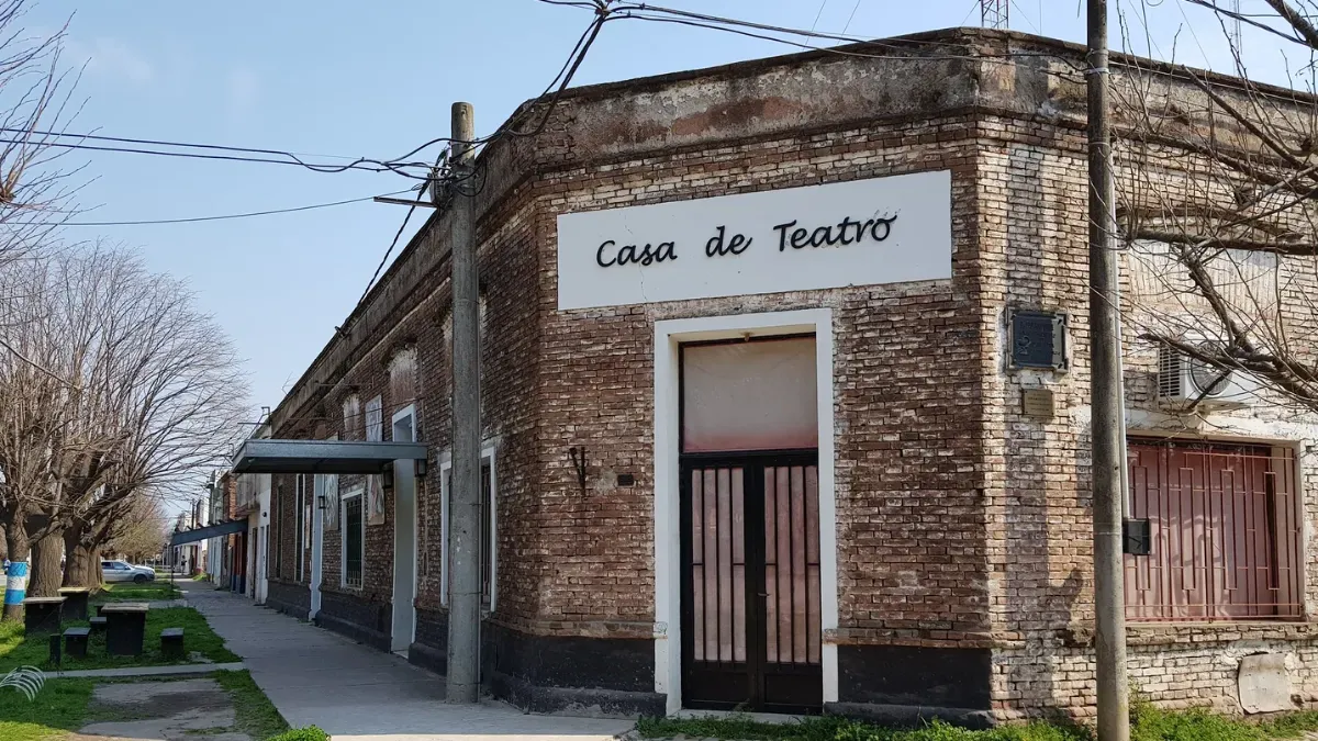 A trip back in time: the town near Buenos Aires that makes you fall in love with its buildings from yesteryear
