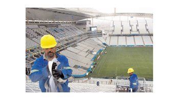 ámbito.com | Ayer, los obreros continuaban con las tareas para tener listo el estadio Arena Corinthians, en San Pablo, donde hoy se realizará la ceremonia inaugural.