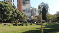 Hoy muchos barrios de nuestra Ciudad corren el peligro de perder el sol. Grandes negocios inmobiliarios desarrollan edificios en altura en zonas donde no se deberían construir.