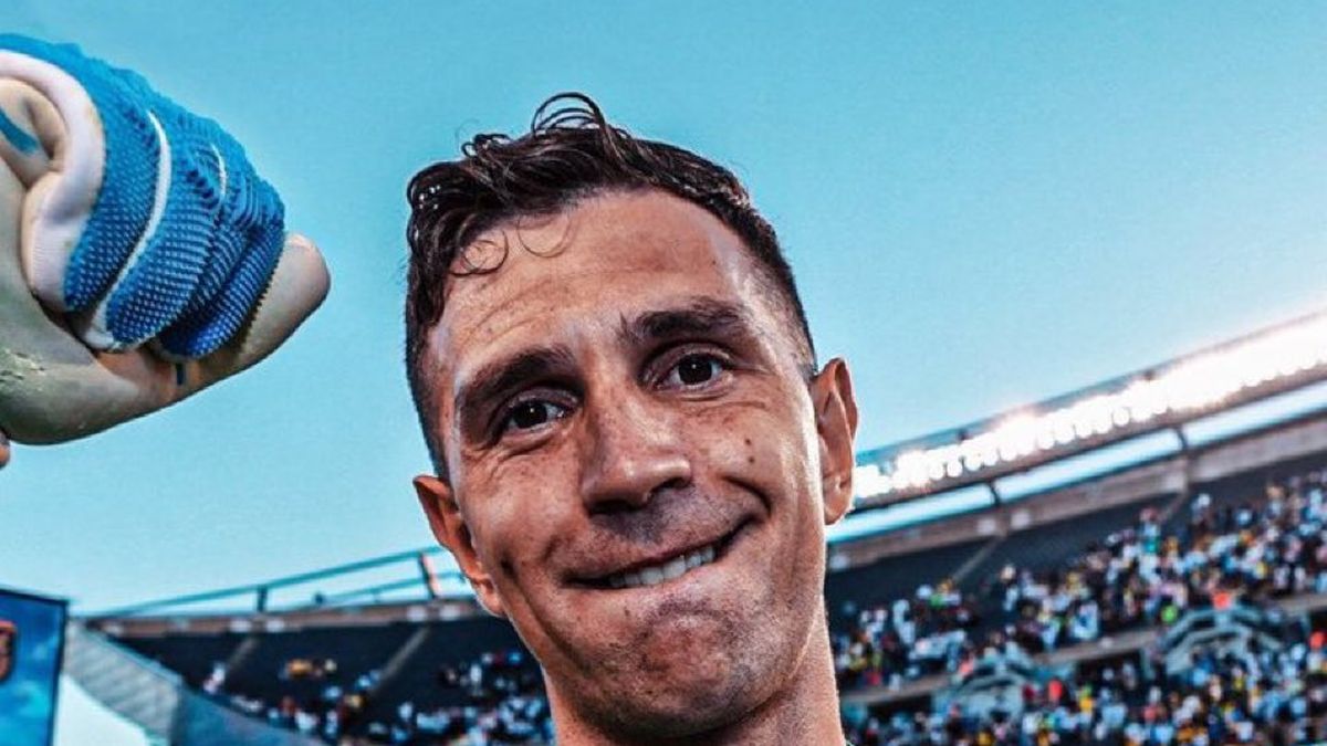 The goal cry of “Dibu” Martínez in the face of insults from Chilean fans