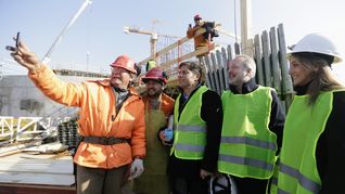 El gobernador bonaerense, Axel Kicillof, junto a la presidenta de AySA, Malena Galmarini, y el titular de Acumar, Martín Sabbatella recorrieron la megaobra del Sistema Riachuelo﻿.