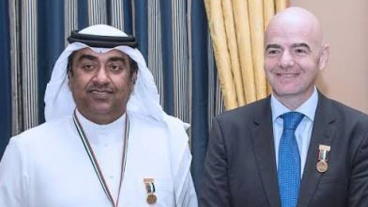 Mohammad Al-Kamali y Gianni Infantino. Mohammad Al-Kamali y Gianni Infantino.