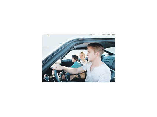En el excelente film noir «Drive», Ryan Gosling interpreta un personaje que recuerda a esos clásicos héroes solitarios de las road movies de los 70.