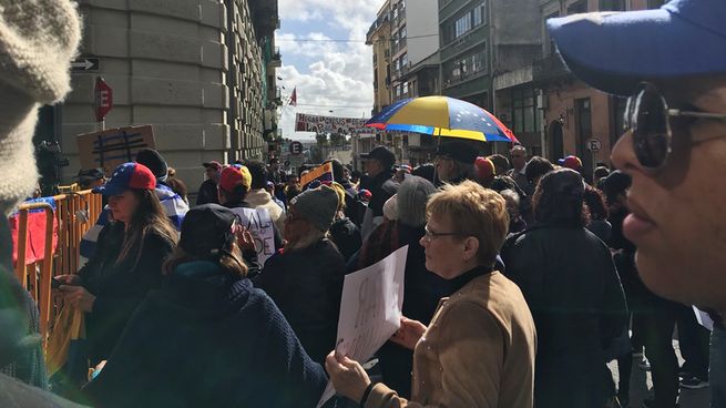 La comunidad venezolana recibió a Edmundo González Urrutia en Uruguay.