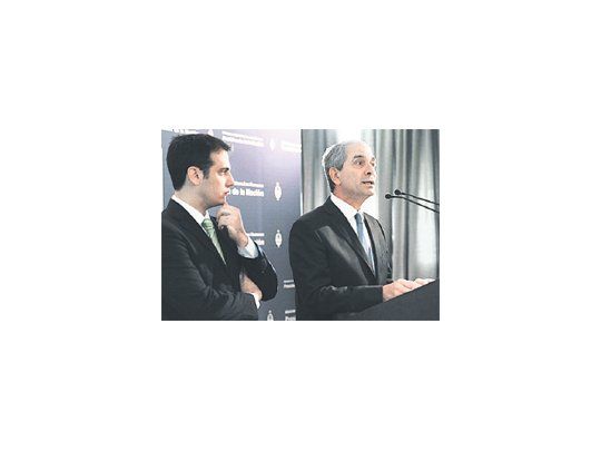 Julio Alak y su segundo, Julián Álvarez, apuntaron contra Salvador Baratta, exjefe policial y actual concejal que responde a Massa.