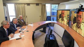 Alberto Fernández junto a Felipe Solá y Julio Vitobello, en una comunicación con el expresidente de Brasil, Lula da Silva, ocurrida tiempo atrás.