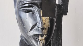Raúl Farco. “Obsidiana dorada” en su muestra actual “Amparo”.