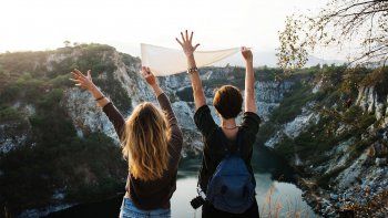 el 48% de las mujeres argentinas prefiere viajar con amigas