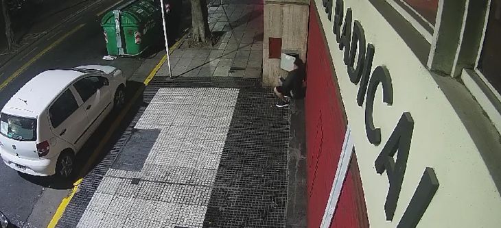 El momento del ataque al comité nacional radical. El momento del ataque al comité nacional radical.