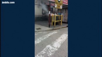 Una mujer estuvo al borde de causar una tragedia durante examen para renovar su licencia