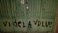 Videla volvé, una de las frases con las que vandalizaron el bachillerato popular Marielle Franco.