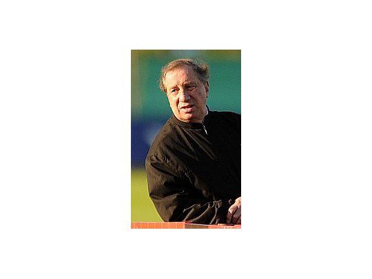 Carlos Bilardo está en Pretoria negociando por el lugar de concentración.