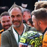 Mientras su hijo se formaba como piloto, Adam consiguió amasar una verdadera fortuna. Mientras su hijo se formaba como piloto, Adam consiguió amasar una verdadera fortuna.