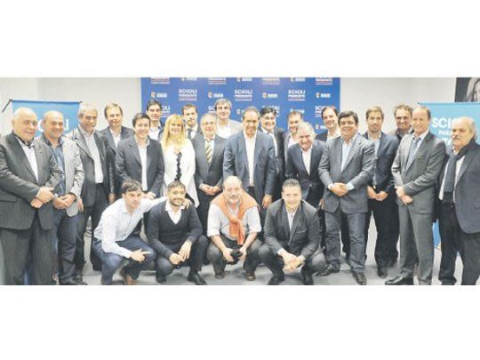 Daniel Scioli comprometió a más de treinta intendentes del conurbano de Buenos Aires en la campaña para los días que quedan previos al balotaje del 22 de noviembre. Antes  juntó al equipo nacional de campaña.