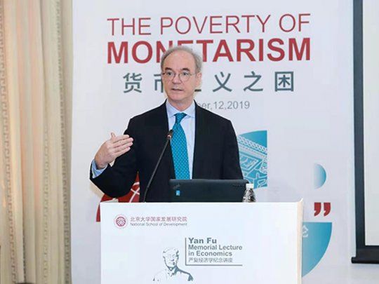 Este no es un momento para pellizcar un centavo, y los costos de reputación de causar dificultades económicas innecesarias no valen las pequeñas concesiones que aún podrían exprimirse del  país, dijo Bolton.