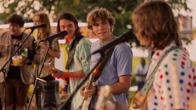 Cinco músicos convierten su experiencia en una serie de Prime Video que fusiona ficción y realidad con ritmo, conflicto y emoción juvenil.