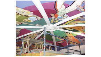 El mural que Ariel Mlynarcewicz realizó, in situ, a lo largo de dos meses en la cúpula del Teatro Regio, que este año celebra el 80° aniversario de su creación.