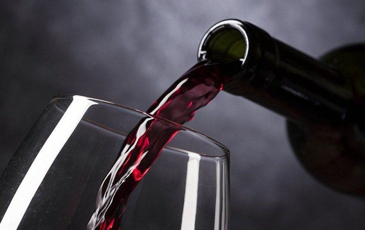 China importa especialmente vinos de la región francesa de Burdeos. China importa especialmente vinos de la región francesa de Burdeos.