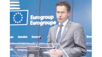 El presidente del eurogrupo, Jeroen Dijsselbloem, presidirá la cumbre extraordinaria convocada para mañana para evaluar el impacto del referendo griego contra la propuesta europea por un nuevo rescate.