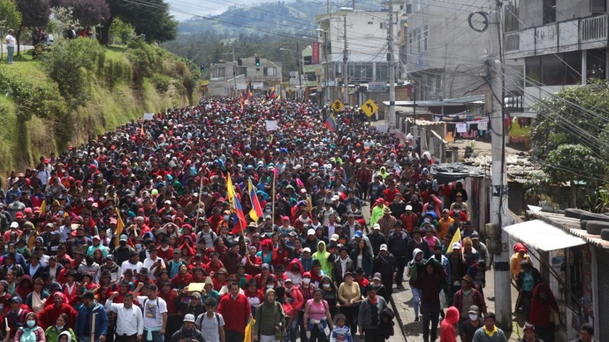 crisis en ecuador denuncian que un manifestante murió por la represión