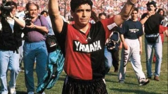 maradona newells.jpg