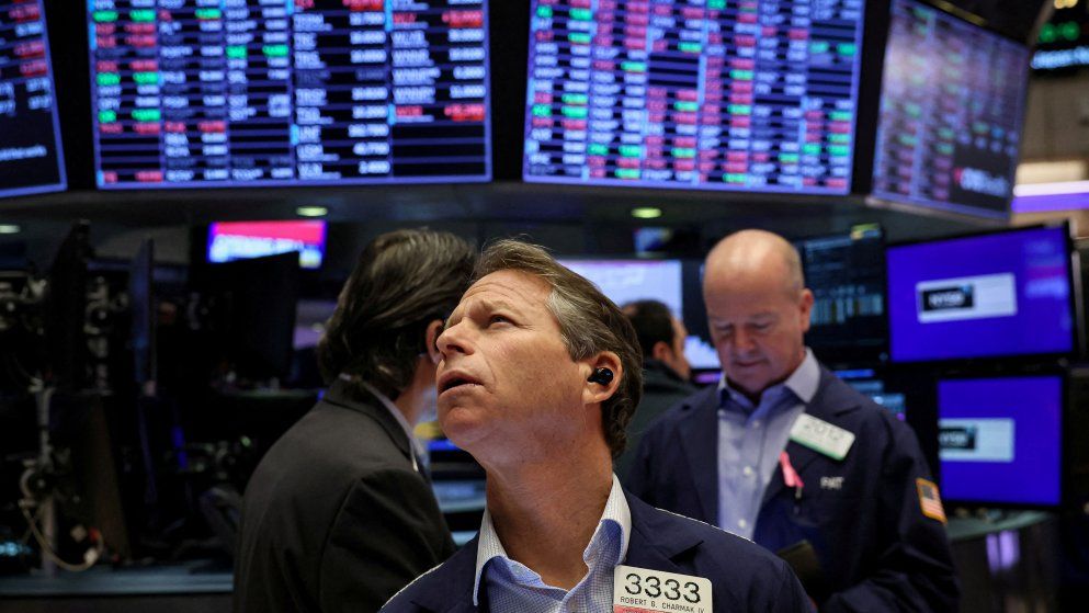Mercados mixtos: Wall Street operó con calma ante feriado y los datos macroeconómicos.