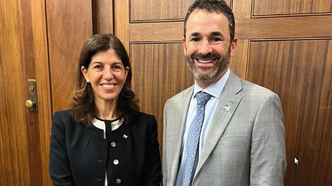 Florencia Misrahi junto al titular de IRS, Daniel Werfel.&nbsp;