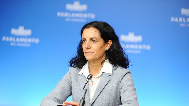 Azucena Arbeleche, ministra de Economía y Finanzas del Uruguay. 