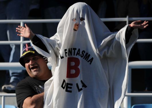 El fantasma del descenso se dejó ver en la zona de plateas. Pese a todas estas chicanas, los denunciados por incitar a la violencia fueron los futbolistas de River. Insólito.