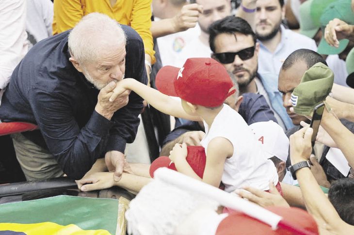 FINAL EFFORT.  Luiz Inácio Lula da Silva and Jair Bolsonaro seek in the last days of the campaign to attract enough votes to prevail in the second round on Sunday.  Both run into lofty negative images.