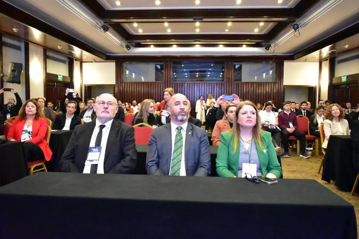 Juan Martínez, expresidente de Camtur, Eduardo Sanguinetti, ministro de Turismo y Marina Cantera, presidenta de la Cámara Uruguaya de Turismo.