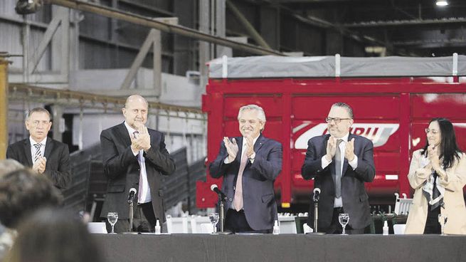 Agro. Alberto Fernández estuvo en la localidad santafesina de Las Parejas junto al gobernador Omar Perotti y a Matías Kulfas.
