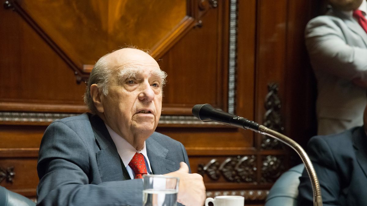 Sanguinetti assured that the resignations of the leaders were self-inflicted damage
