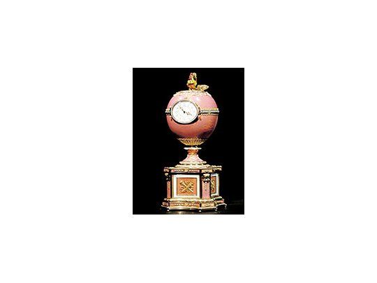 El huevo que marcó un nuevo récord entre los 57 realizados por encargo de dos zares rusos por Pedro Carlos Fabergé, el más importante joyero de la Francia de fines del siglo XIX y principios del XX.