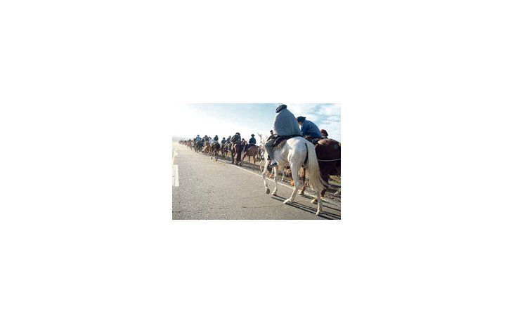 Cada año llegan hasta el lugar cientos de gauchos a caballo para dar prueba de su devoción por el mítico personaje.