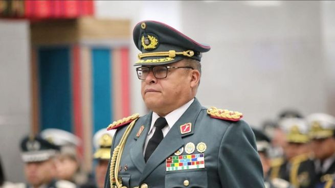 Juan José Zúñiga, es un comandante del Ejército de Bolivia.