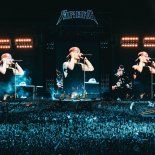 Airbag se despidió a lo grande de su quinto Monumental con un show de 3 horas y media. Airbag se despidió a lo grande de su quinto Monumental con un show de 3 horas y media.