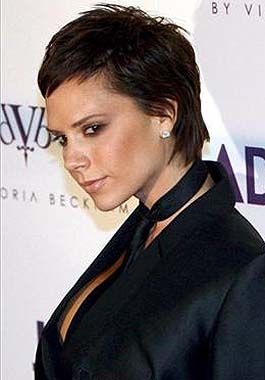 Tras rumores de anorexia, Victoria Beckham optó por un vestido discreto (foto 2)