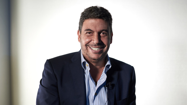 Arturo Elías Ayub le proporcionó cámaras digitales para que pudiera revenderlas y obtener una ganancia.